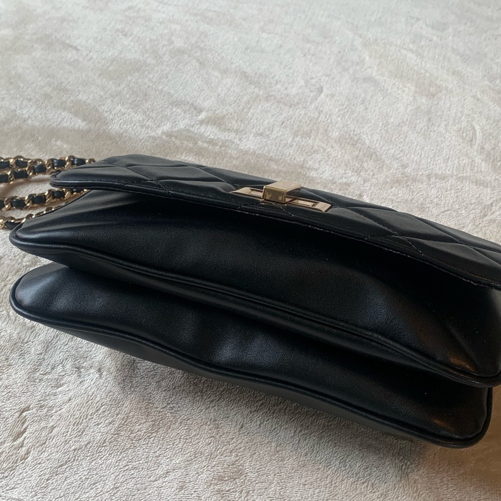 Aldo Black Quilted Crossbody Bag with Gold Chain - Picture 4 of 11